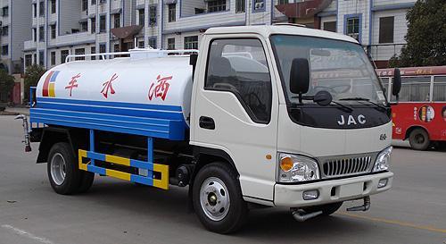 灑水車與汽車物流 現代城市與產業(yè)運輸的“動脈”與“毛細血管”