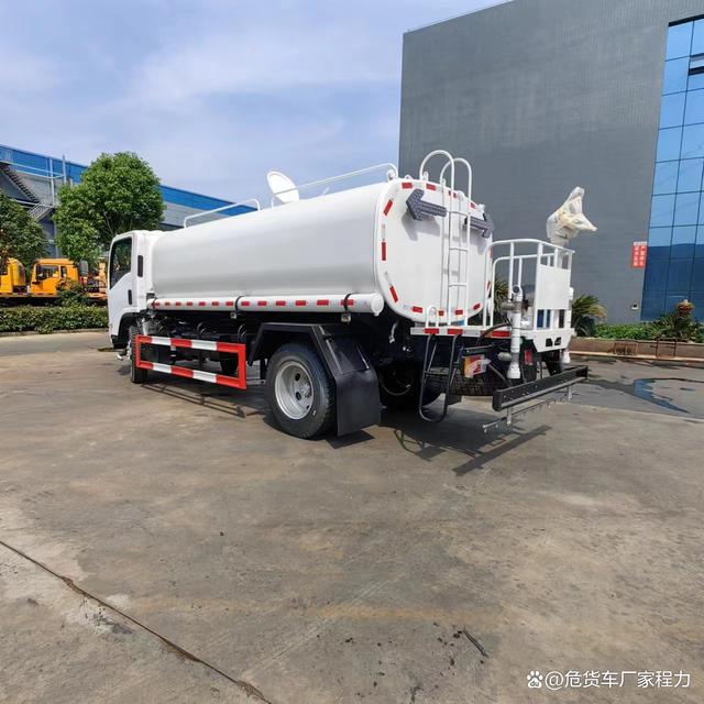 五十鈴四驅(qū)出口灑水車(chē) 專(zhuān)用物流領(lǐng)域的創(chuàng)新實(shí)踐