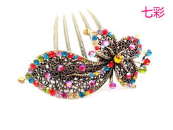 古韻新風(fēng) 歐美復(fù)古發(fā)梳插梳盤發(fā)飾品的時尚回歸與銷售策略